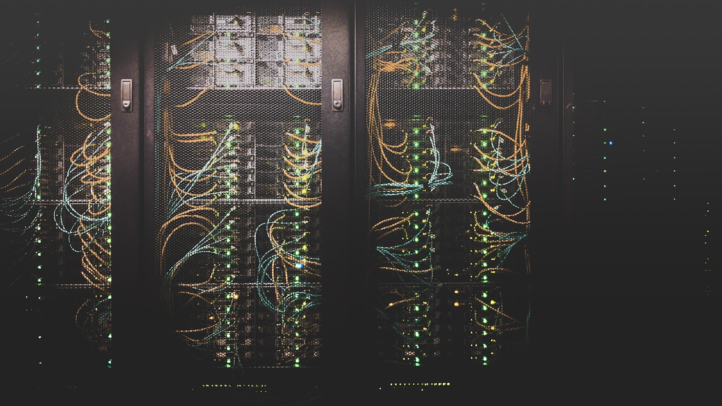COBOL・基幹システム案件の実態とAI時代に残る役割を解説するイメージ