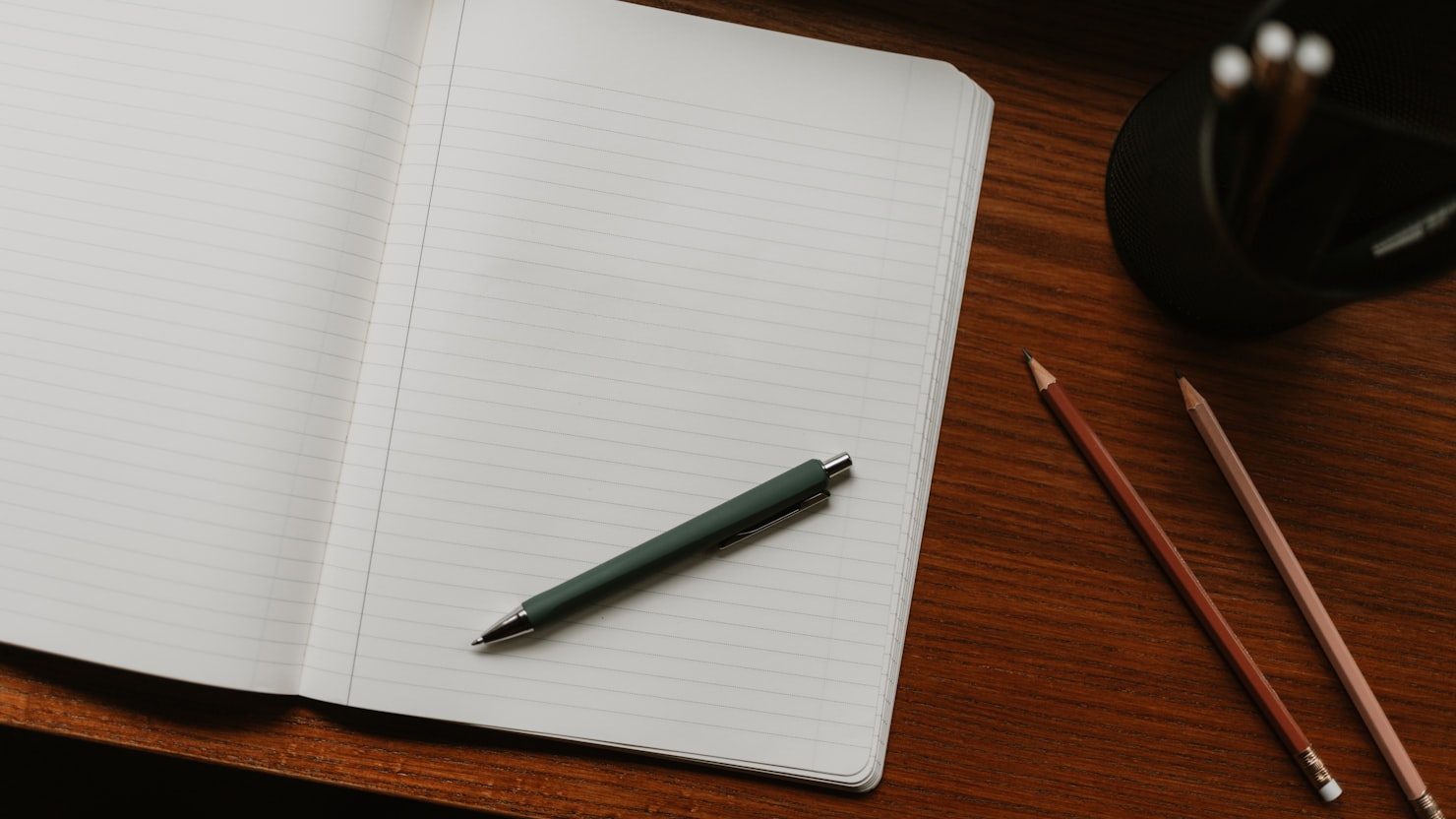 RPAで培ったスキルを棚卸しして次の一手を書き出す場面を表すイメージ